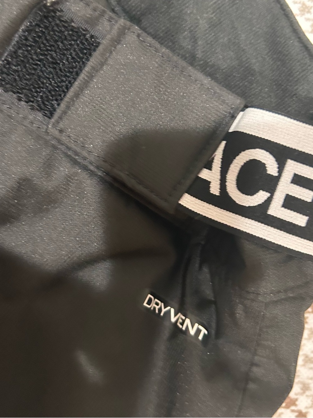 The North Face Girls Snowpants - Picture 4 of 5